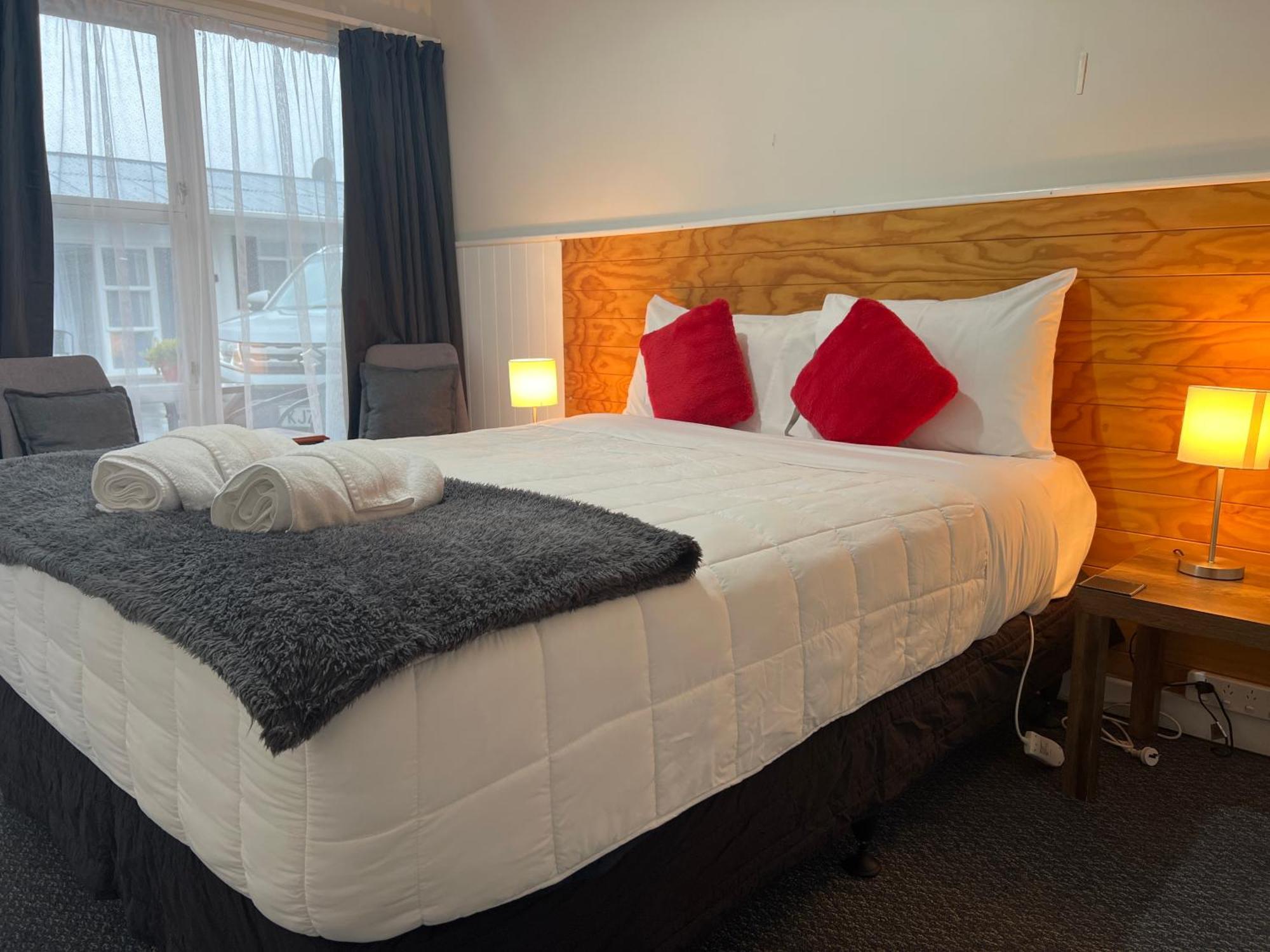 High Street Living Motel พิคตัน ภายนอก รูปภาพ