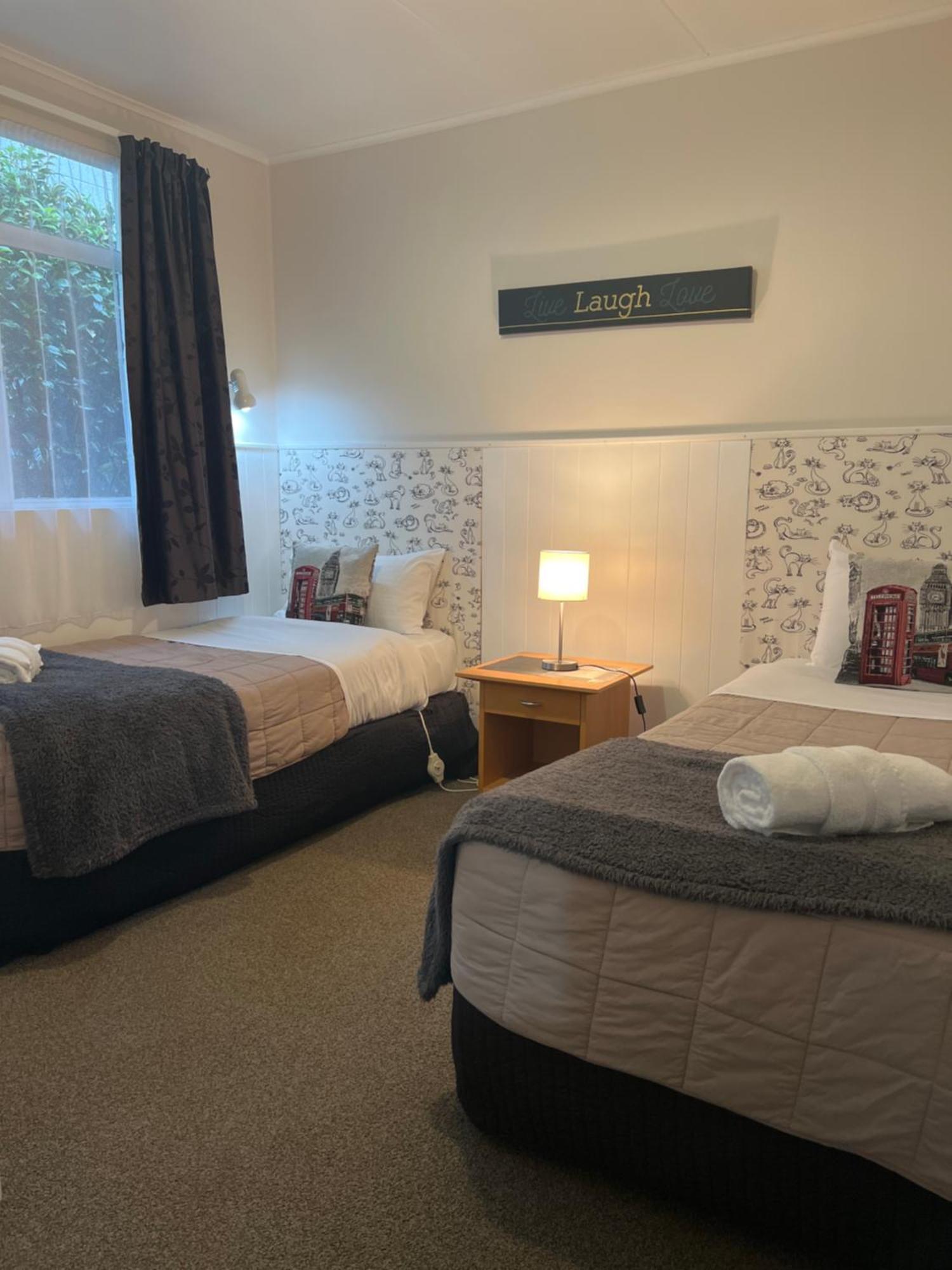 High Street Living Motel พิคตัน ภายนอก รูปภาพ