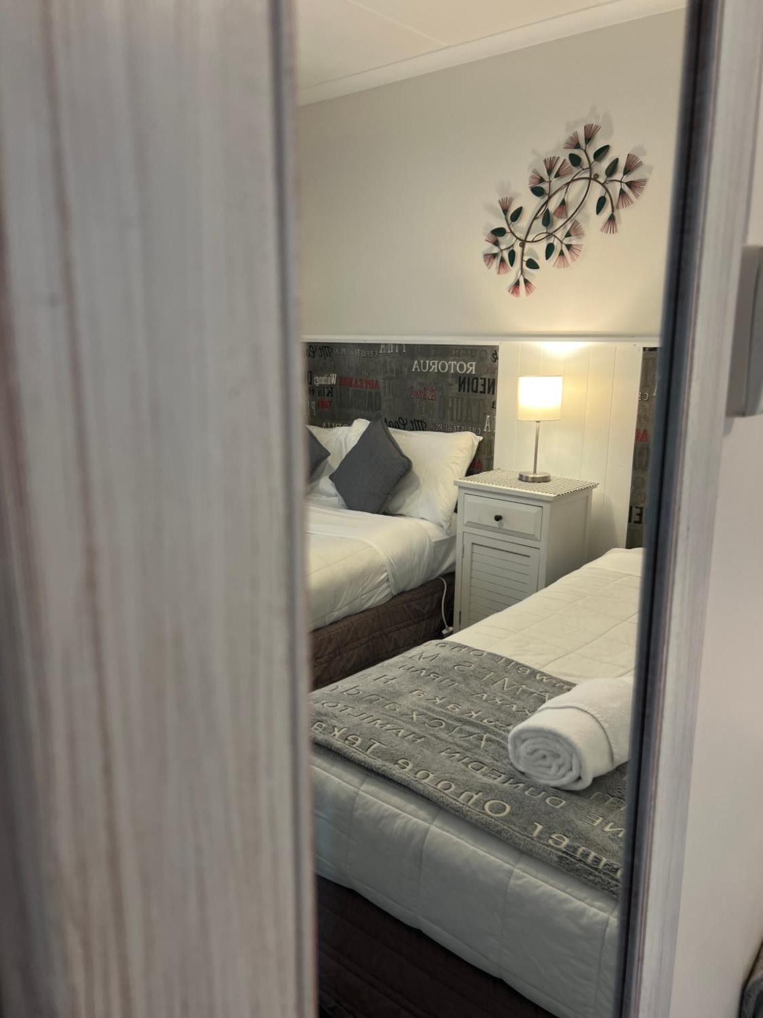 High Street Living Motel พิคตัน ภายนอก รูปภาพ