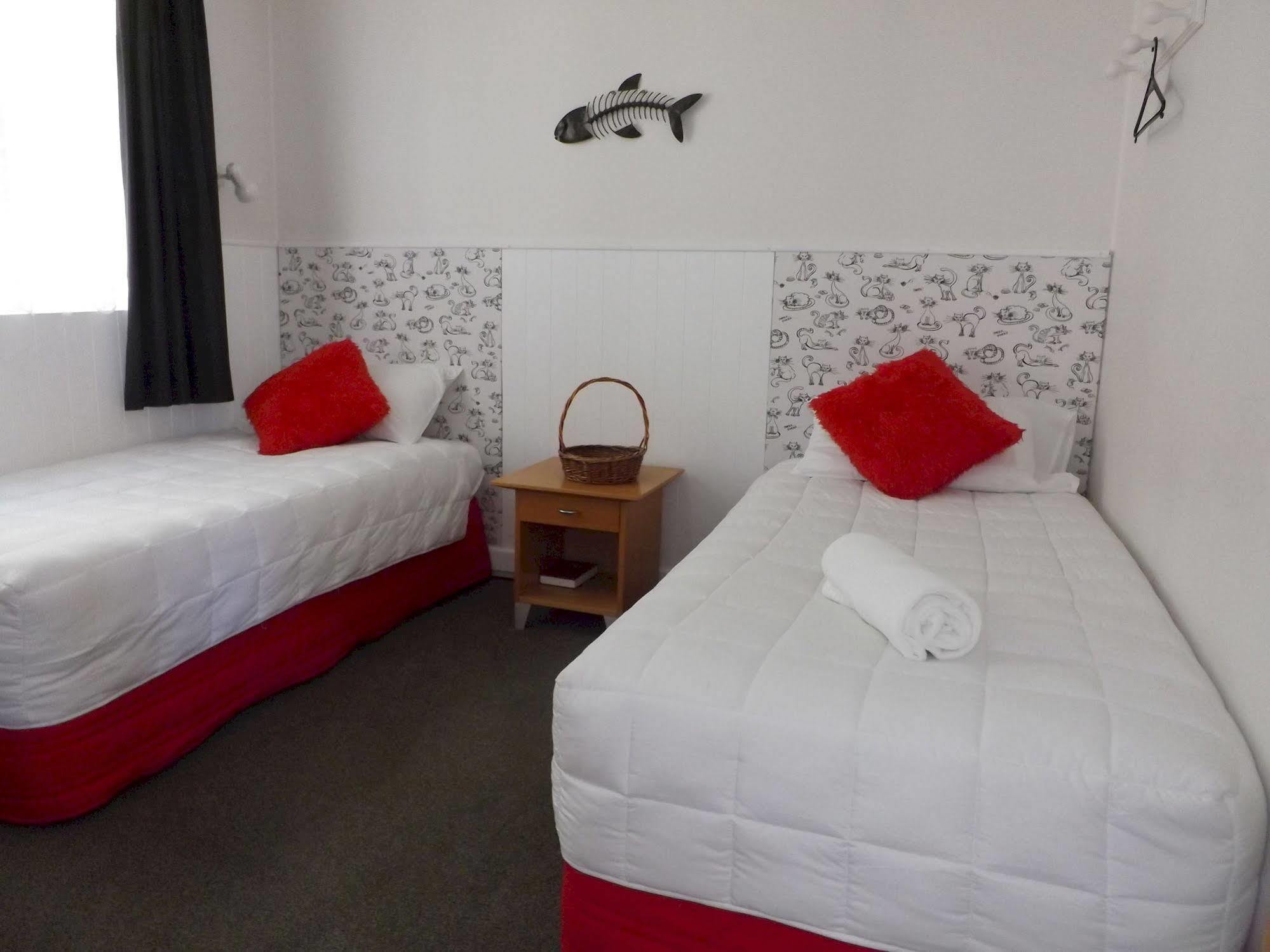 High Street Living Motel พิคตัน ภายนอก รูปภาพ