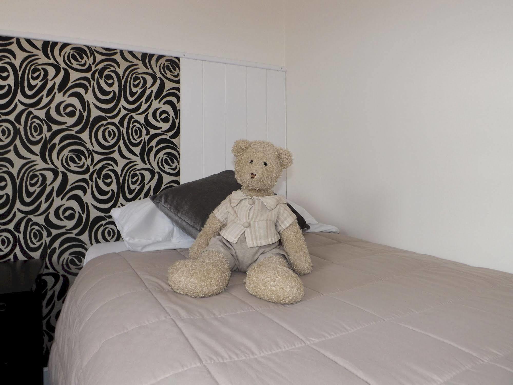 High Street Living Motel พิคตัน ภายนอก รูปภาพ