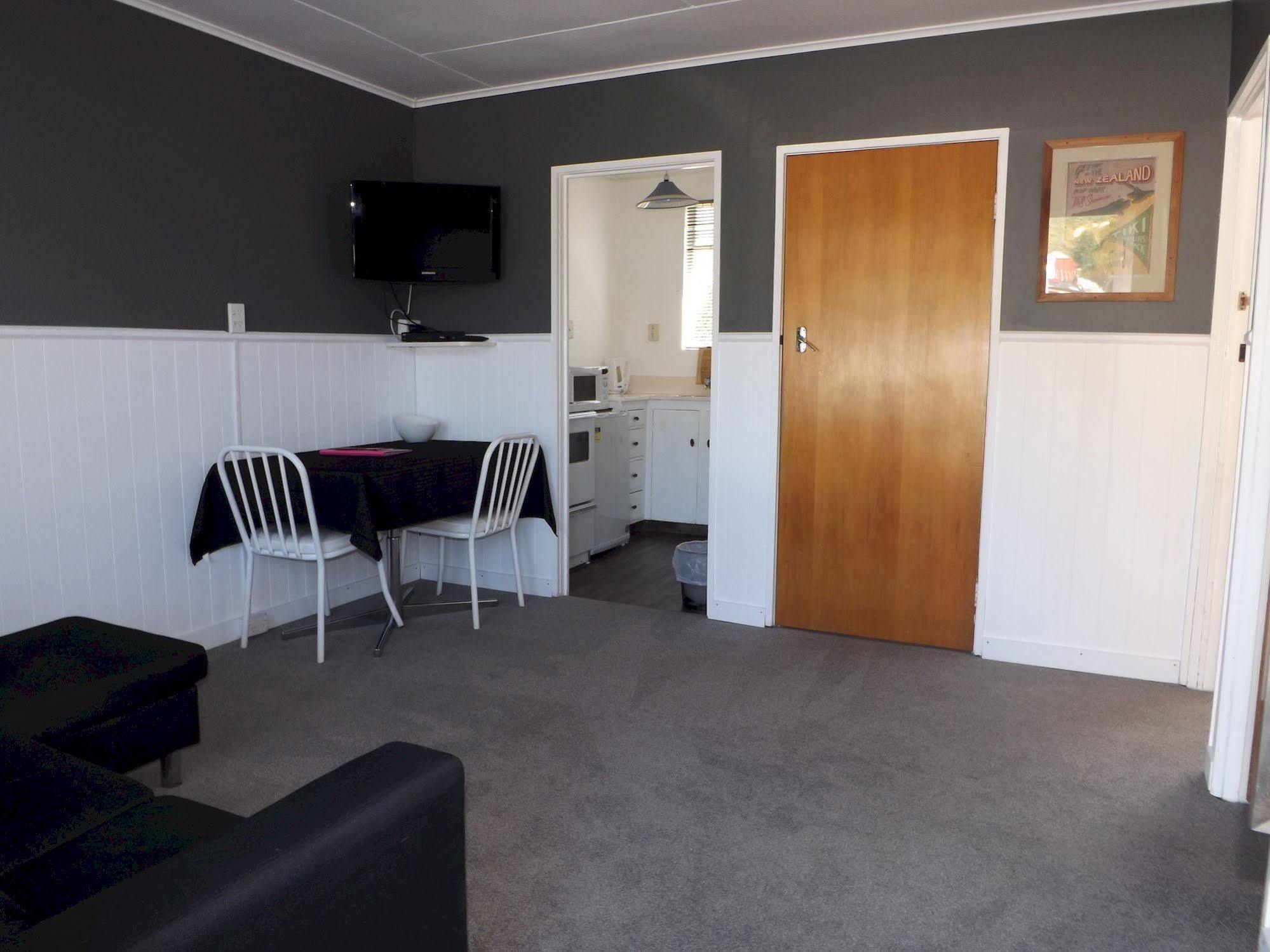 High Street Living Motel พิคตัน ภายนอก รูปภาพ