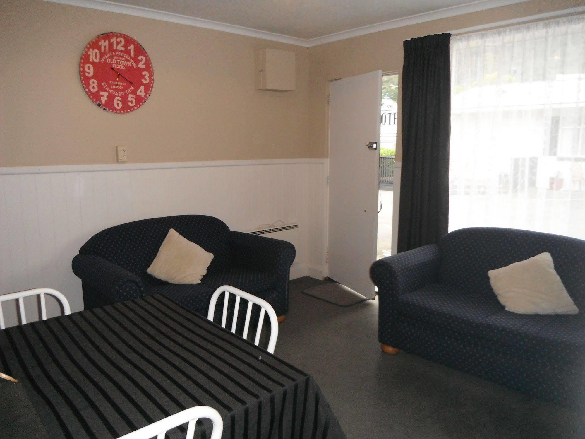 High Street Living Motel พิคตัน ภายนอก รูปภาพ