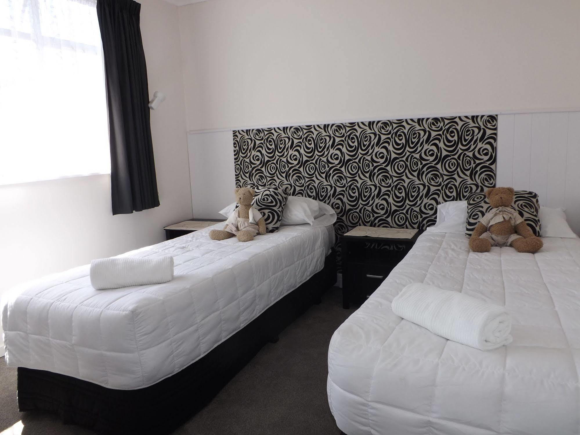 High Street Living Motel พิคตัน ภายนอก รูปภาพ