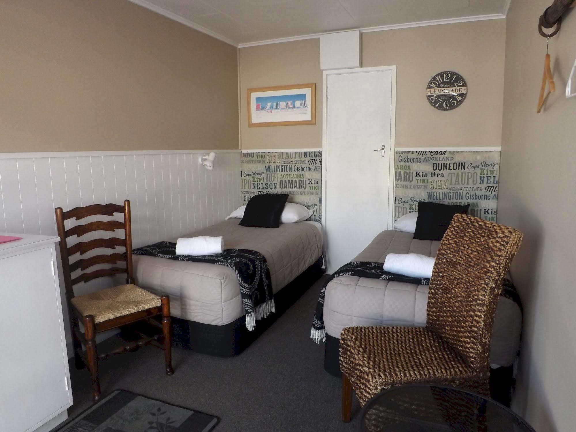 High Street Living Motel พิคตัน ภายนอก รูปภาพ
