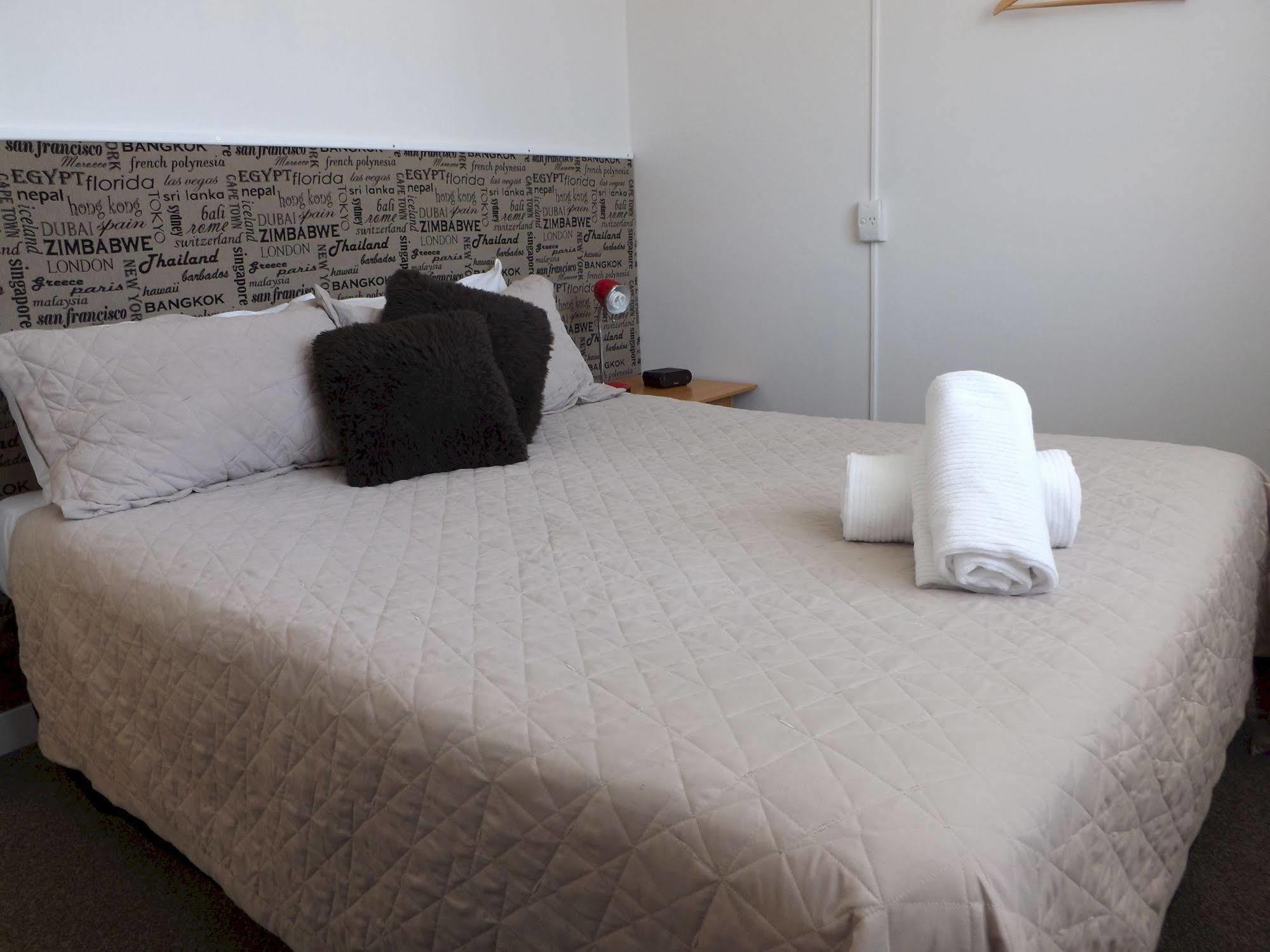 High Street Living Motel พิคตัน ภายนอก รูปภาพ