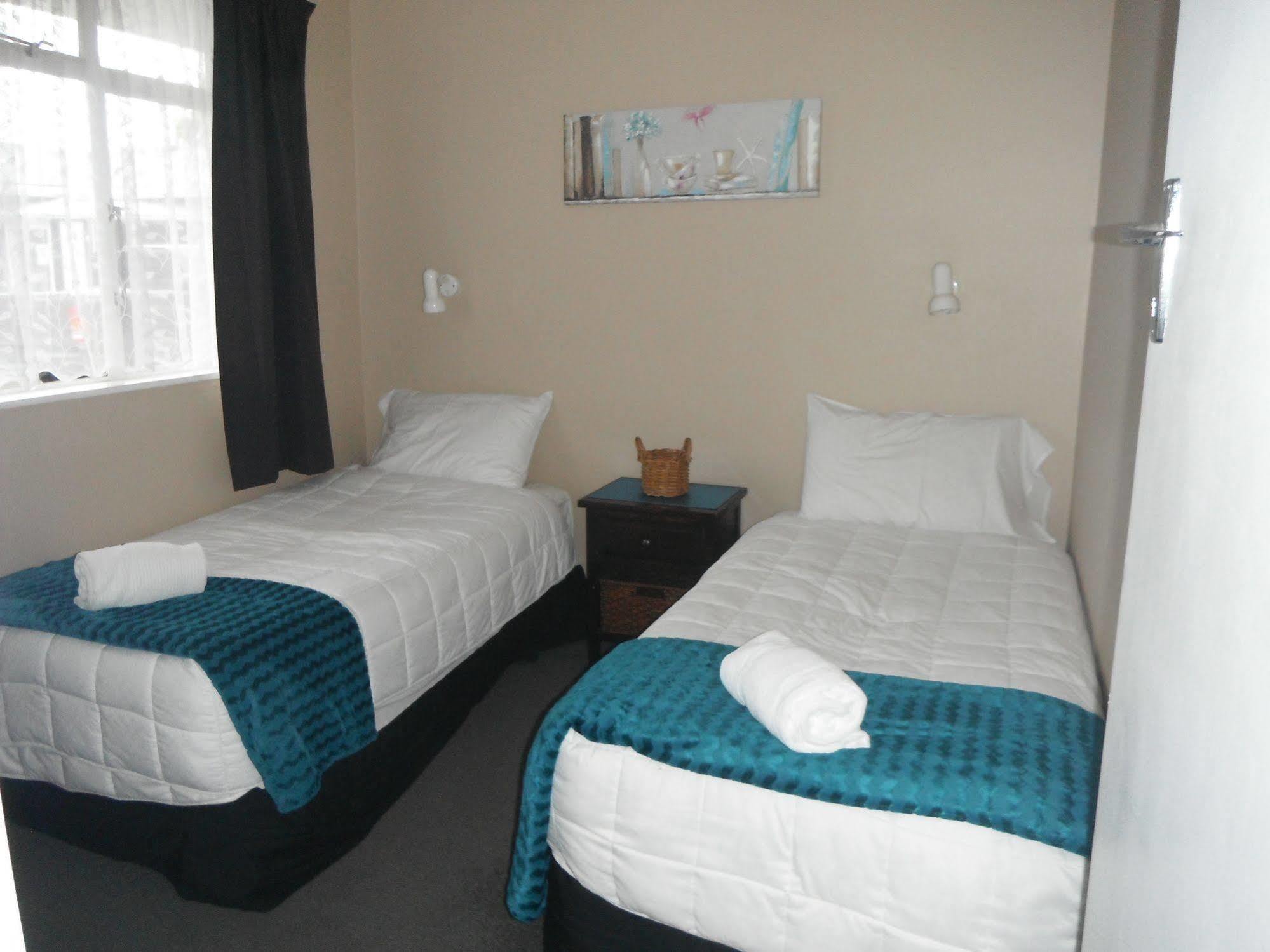 High Street Living Motel พิคตัน ภายนอก รูปภาพ