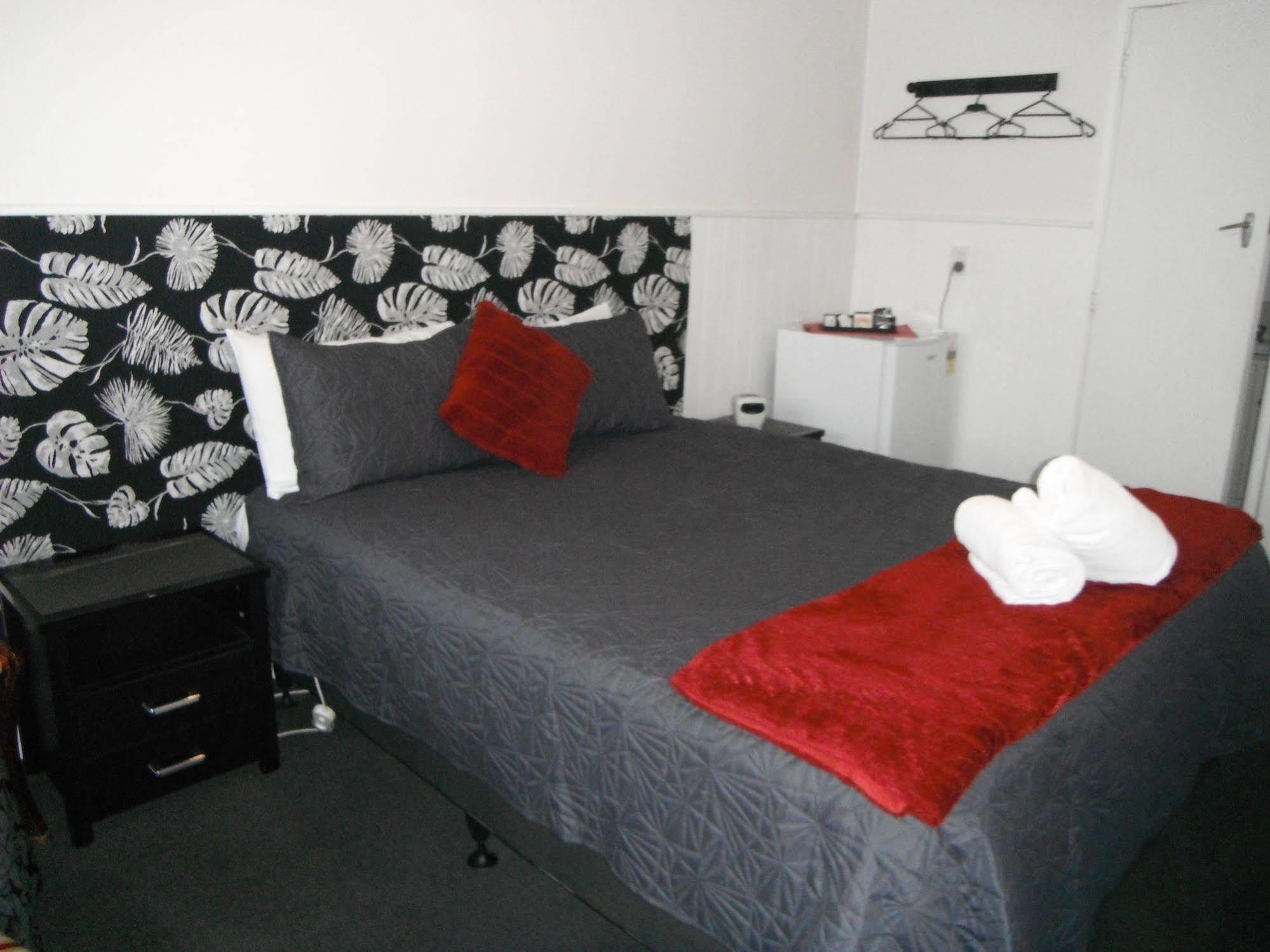 High Street Living Motel พิคตัน ภายนอก รูปภาพ
