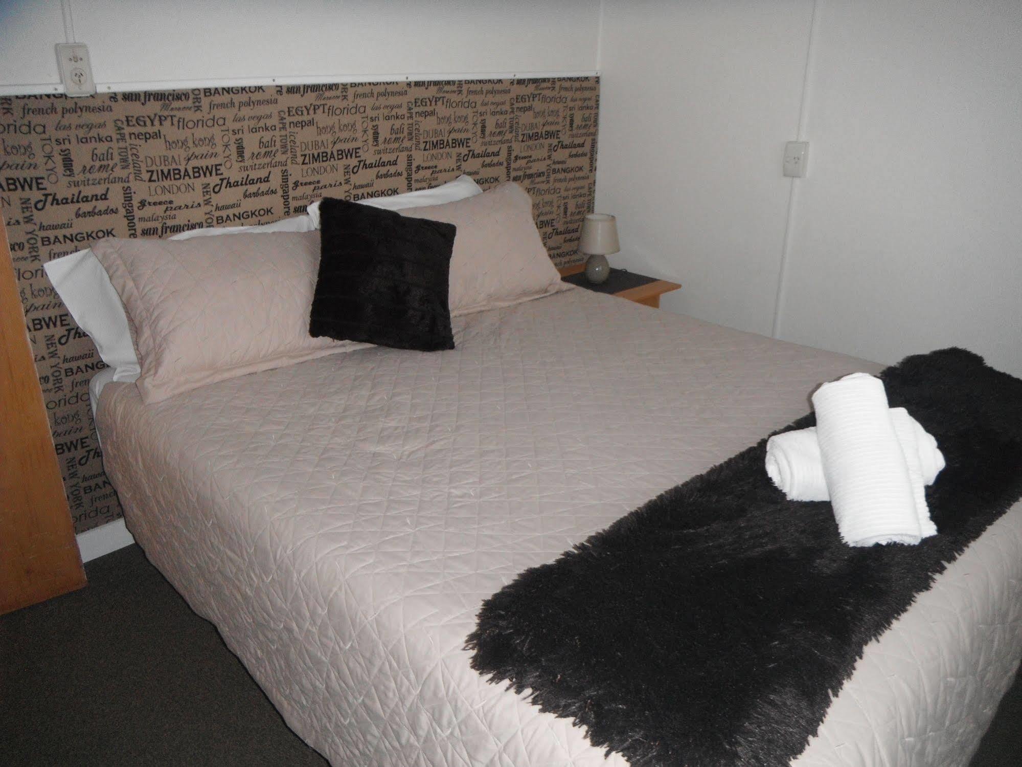 High Street Living Motel พิคตัน ภายนอก รูปภาพ