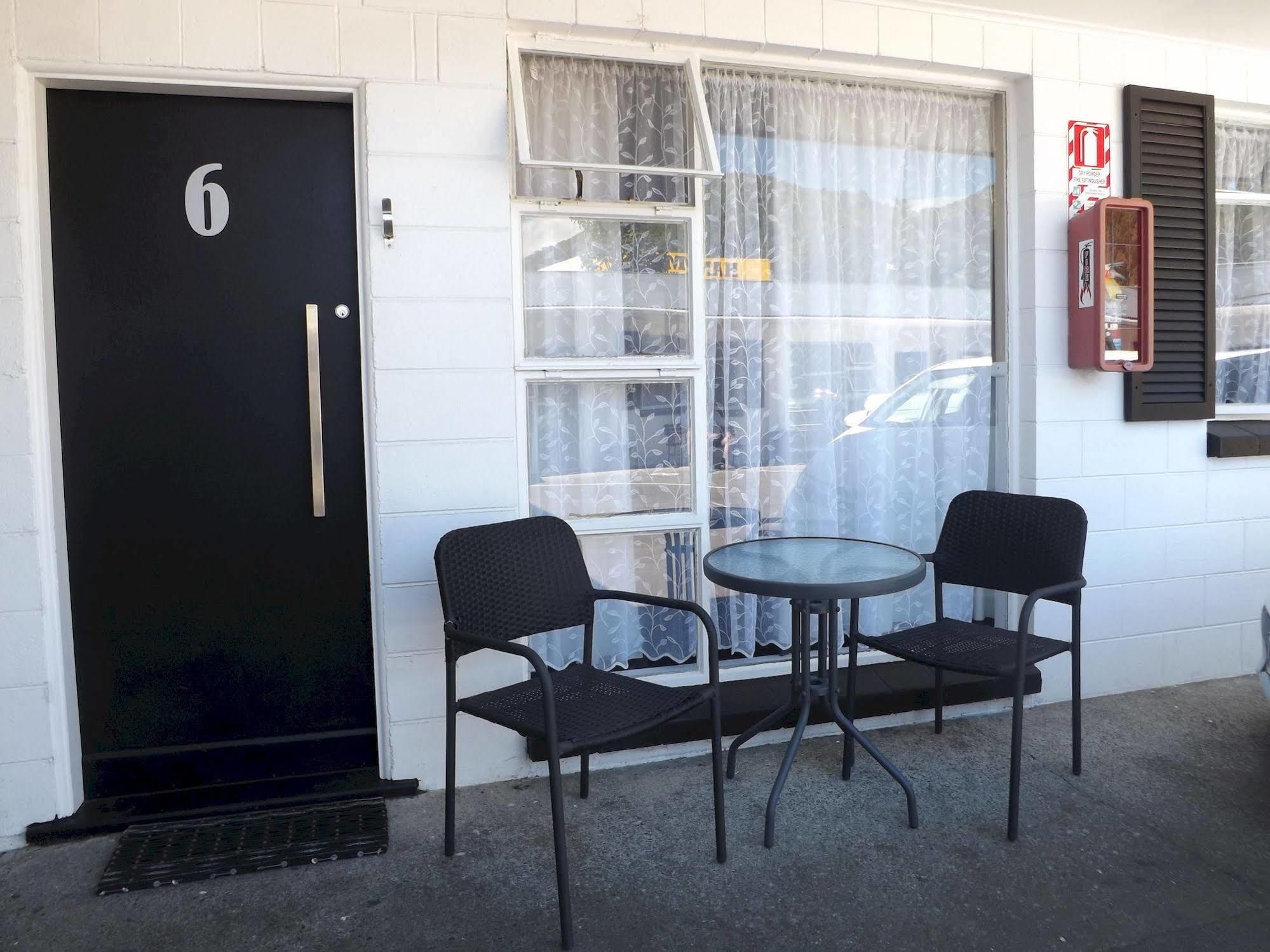 High Street Living Motel พิคตัน ภายนอก รูปภาพ